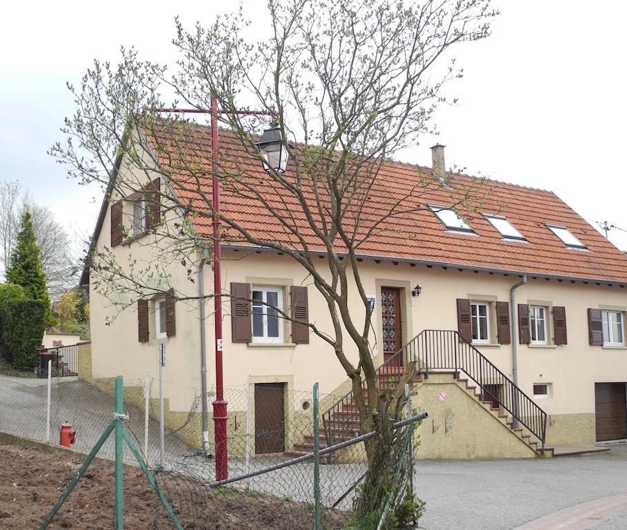 Au Pied Du Chateau Lichtenberg Rum bild