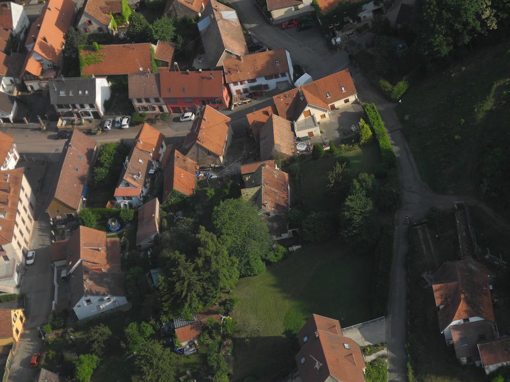 Au Pied Du Chateau Lichtenberg Rum bild