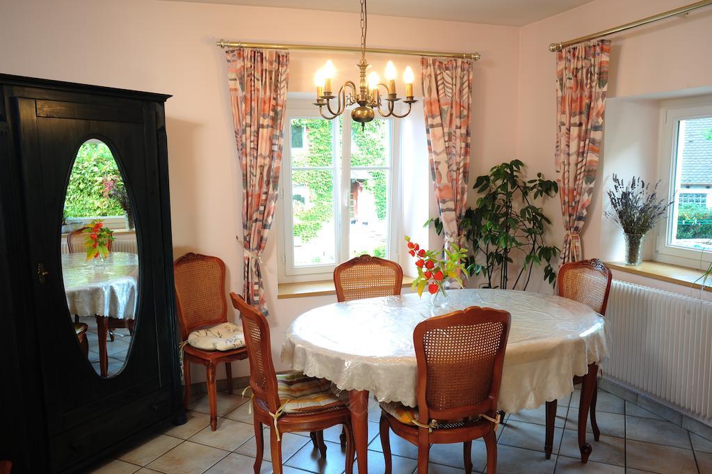 Au Pied Du Chateau Lichtenberg Rum bild